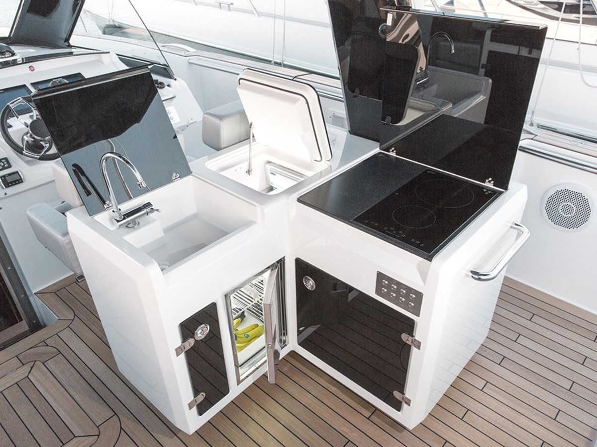 https://arconyachts.ams3.digitaloceanspaces.com/135662/conversions/large_3969661-optimize.jpg