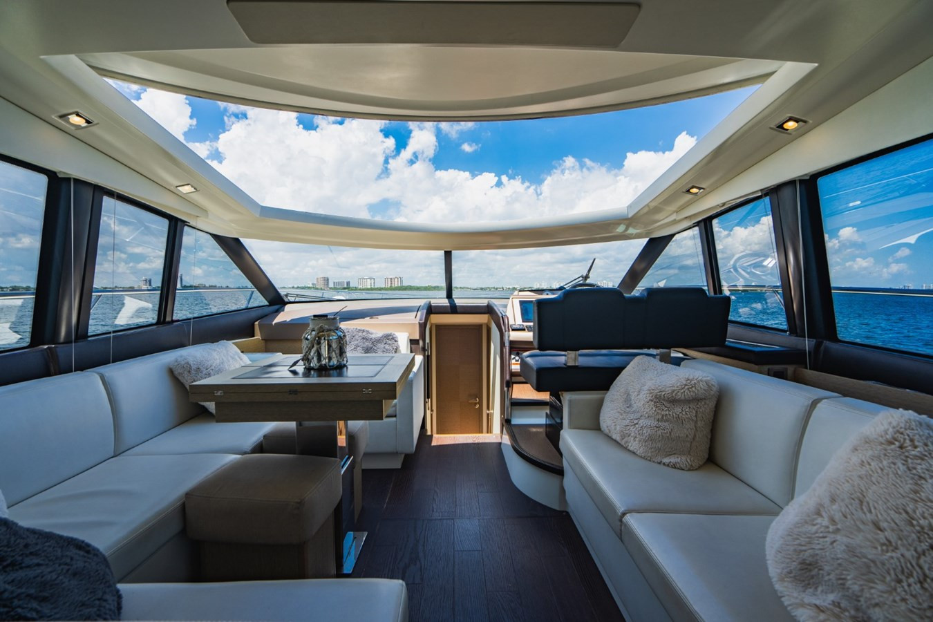 https://arconyachts.ams3.digitaloceanspaces.com/135755/conversions/large_3915134-optimize.jpg