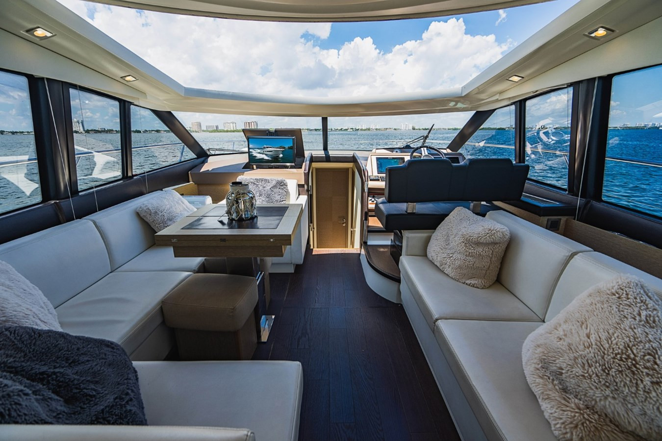 https://arconyachts.ams3.digitaloceanspaces.com/135761/conversions/large_3915136-optimize.jpg