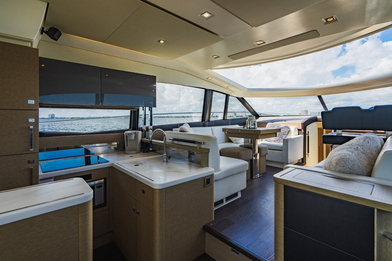 https://arconyachts.ams3.digitaloceanspaces.com/135767/conversions/large_3915138-optimize.jpg