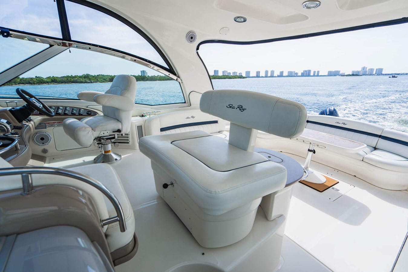 https://arconyachts.ams3.digitaloceanspaces.com/135806/conversions/large_4173511-optimize.jpg