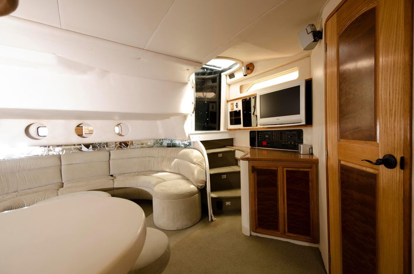 https://arconyachts.ams3.digitaloceanspaces.com/135934/conversions/large_2830450-optimize.jpg