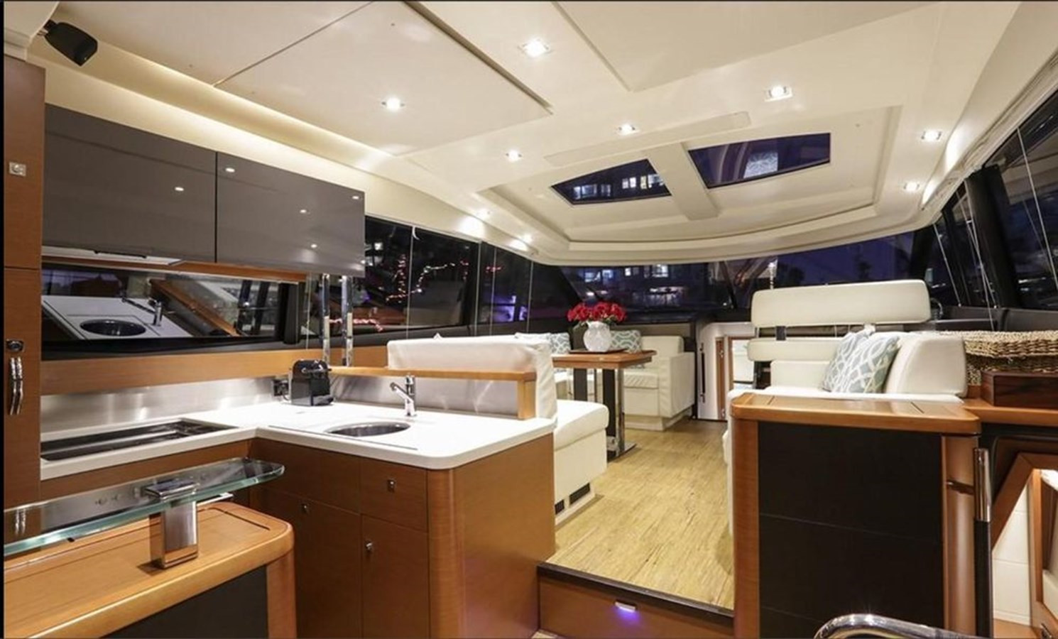 https://arconyachts.ams3.digitaloceanspaces.com/135969/conversions/large_2833289-optimize.jpg