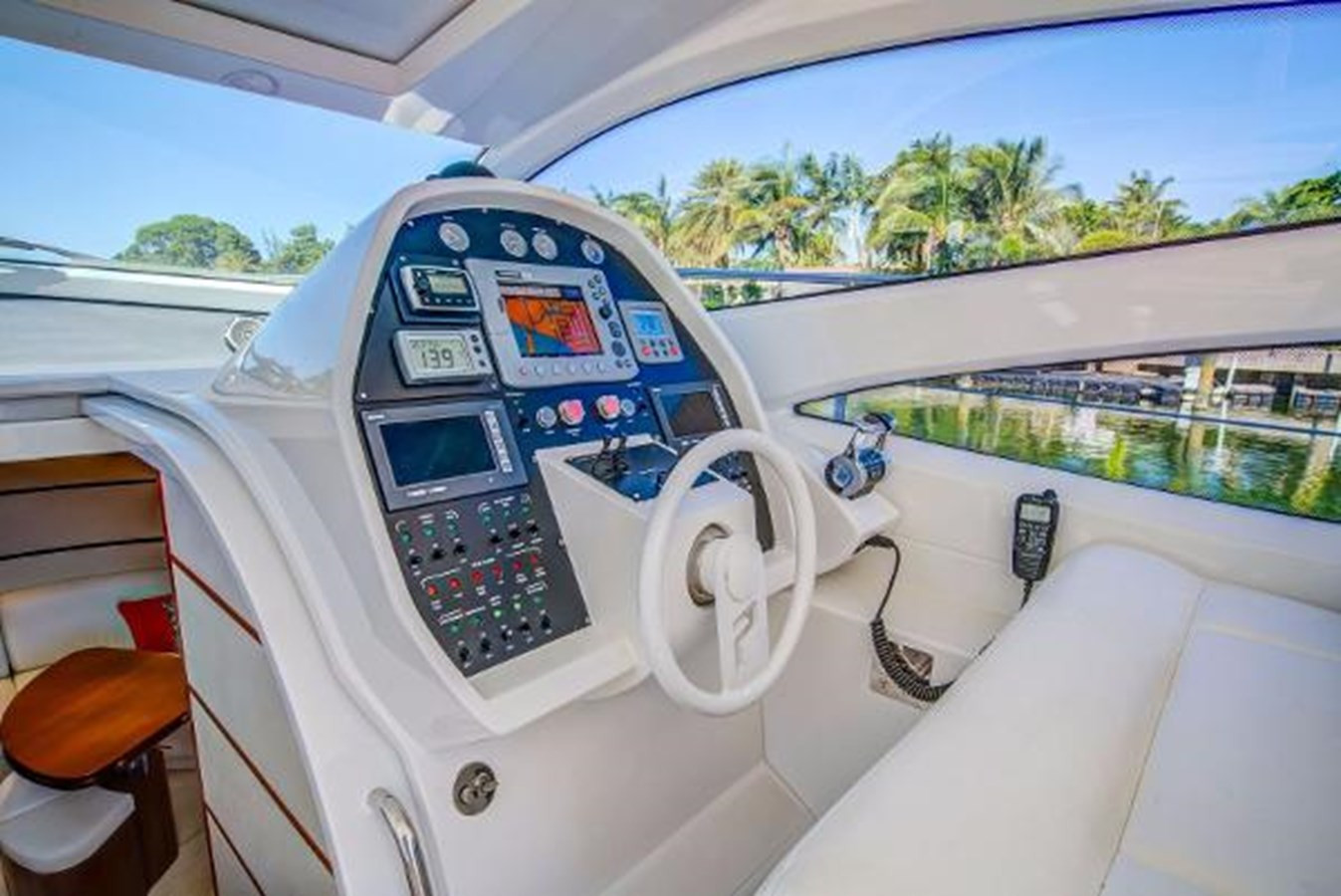 https://arconyachts.ams3.digitaloceanspaces.com/135988/conversions/large_2833022-optimize.jpg