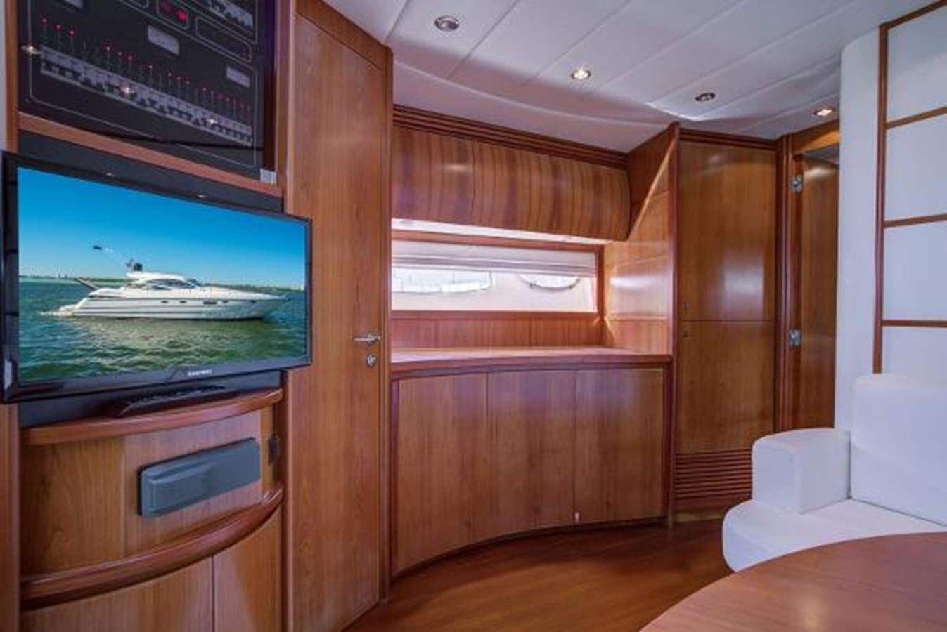 https://arconyachts.ams3.digitaloceanspaces.com/135999/conversions/large_2833026-optimize.jpg