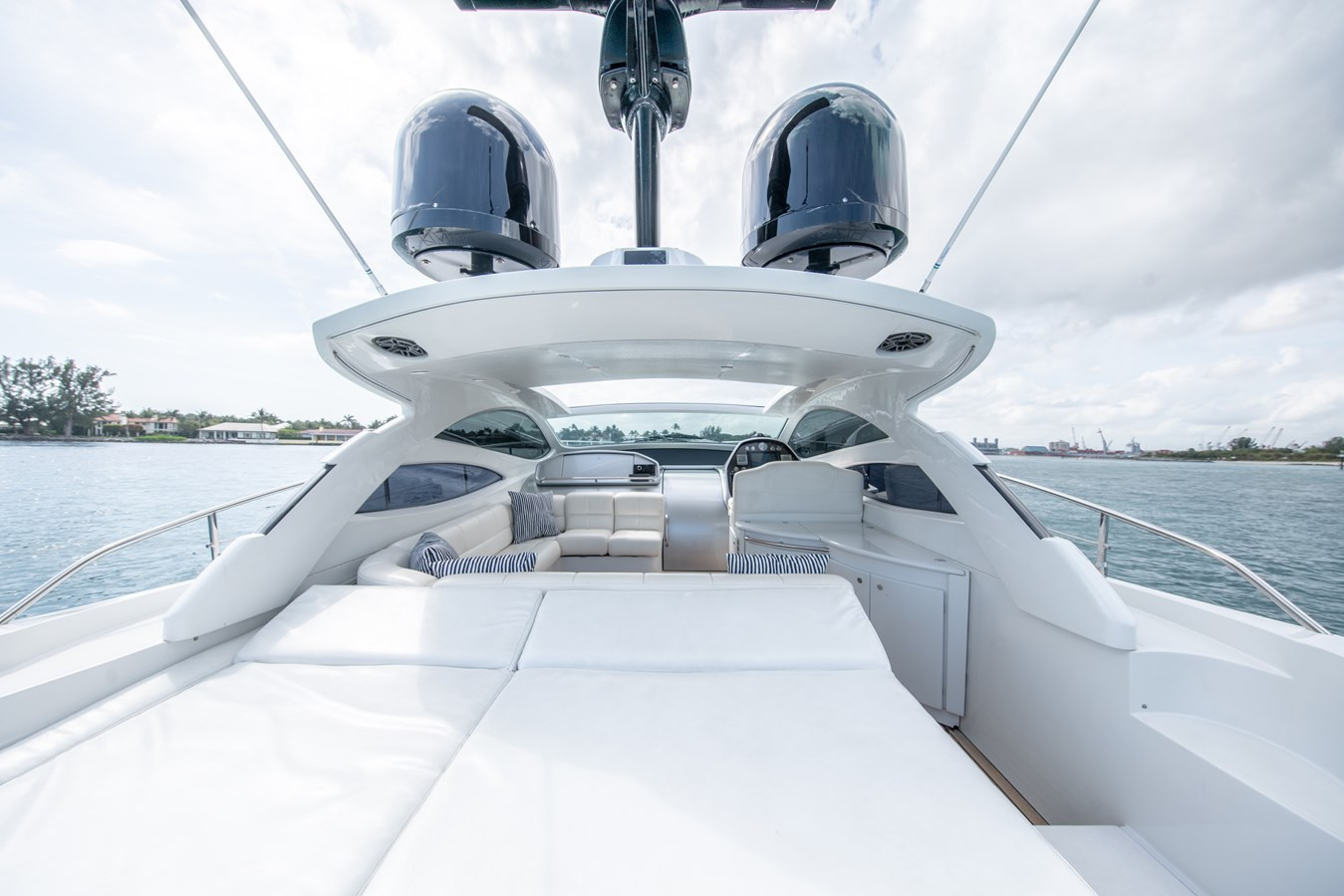 https://arconyachts.ams3.digitaloceanspaces.com/136030/conversions/large_3189037-optimize.jpg
