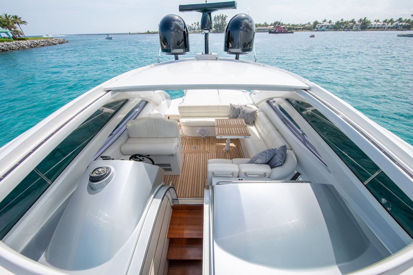 https://arconyachts.ams3.digitaloceanspaces.com/136037/conversions/large_3189039-optimize.jpg