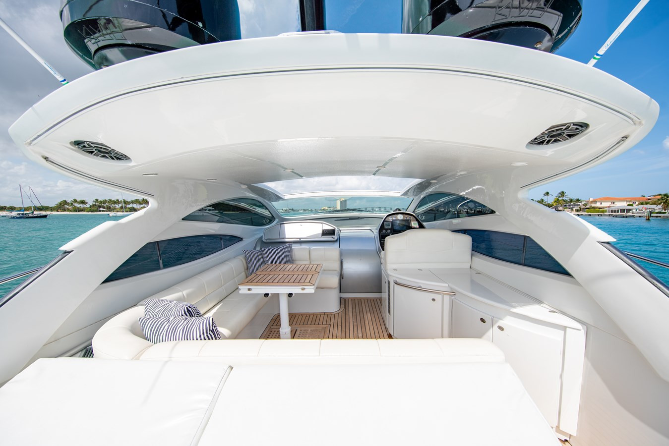 https://arconyachts.ams3.digitaloceanspaces.com/136041/conversions/large_3189040-optimize.jpg