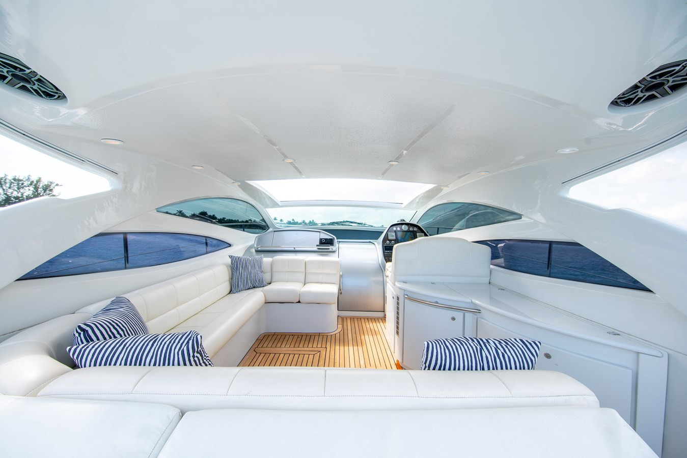 https://arconyachts.ams3.digitaloceanspaces.com/136042/conversions/large_3189041-optimize.jpg