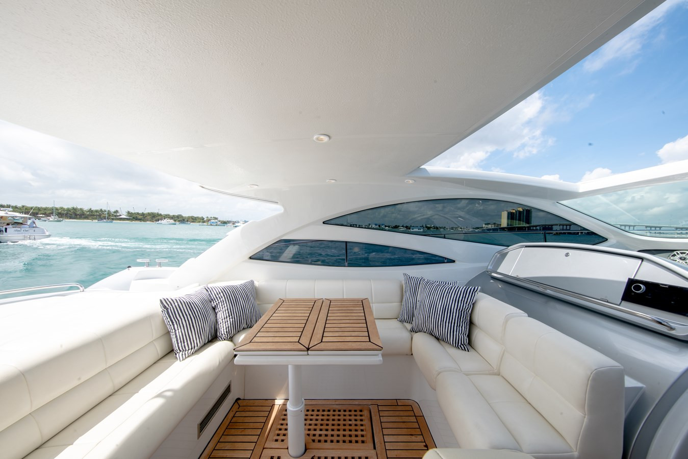 https://arconyachts.ams3.digitaloceanspaces.com/136046/conversions/large_3189043-optimize.jpg