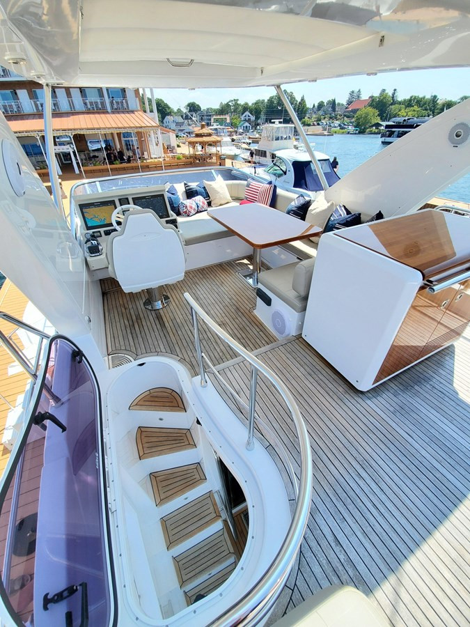 https://arconyachts.ams3.digitaloceanspaces.com/136093/conversions/large_3801895-optimize.jpg