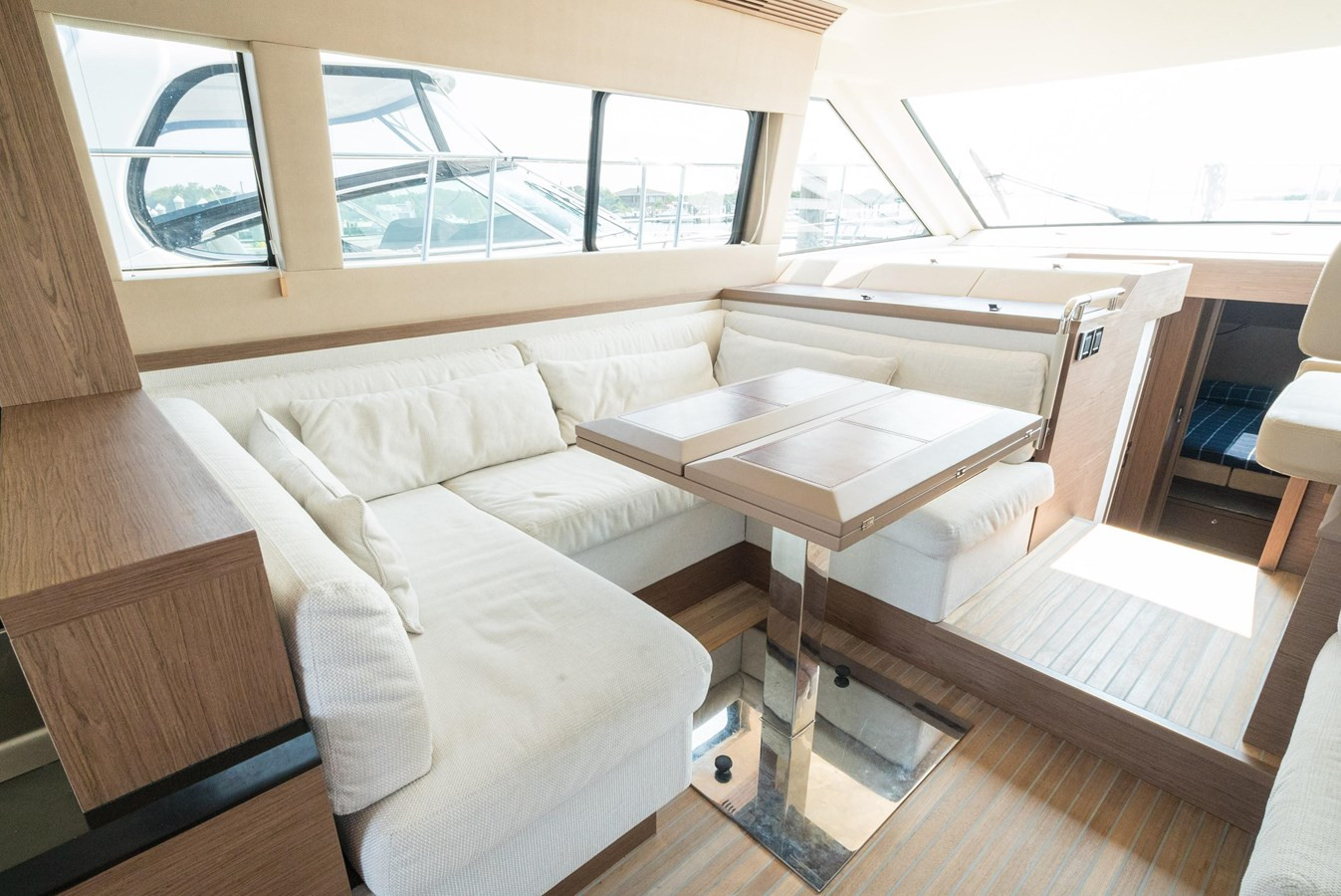 https://arconyachts.ams3.digitaloceanspaces.com/136102/conversions/large_3337130-optimize.jpg