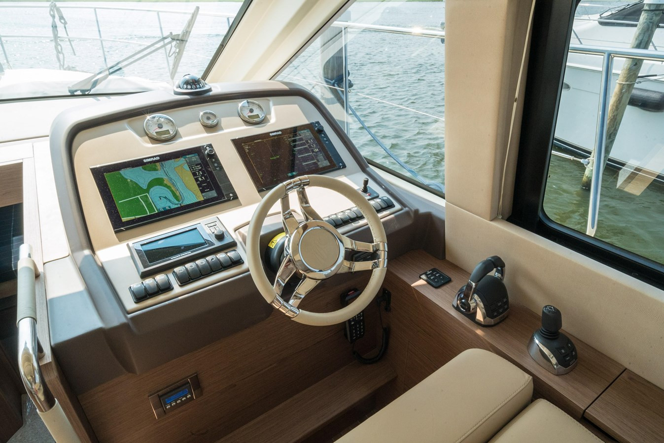 https://arconyachts.ams3.digitaloceanspaces.com/136113/conversions/large_3337134-optimize.jpg