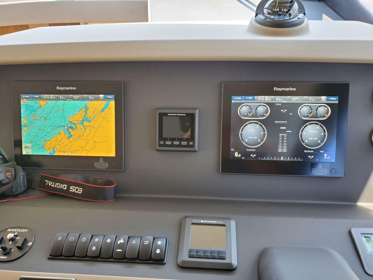 https://arconyachts.ams3.digitaloceanspaces.com/136163/conversions/large_3801919-optimize.jpg