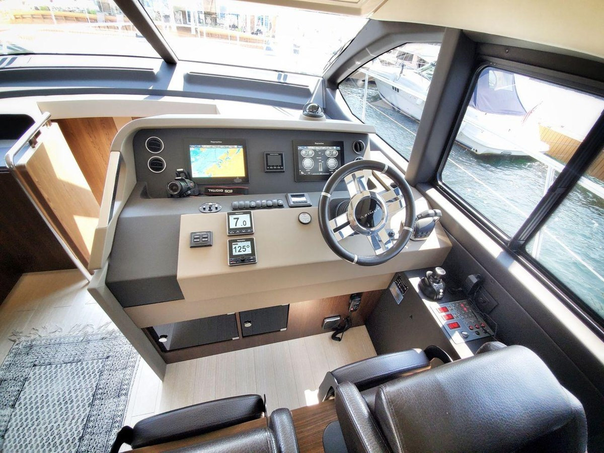 https://arconyachts.ams3.digitaloceanspaces.com/136175/conversions/large_3801923-optimize.jpg