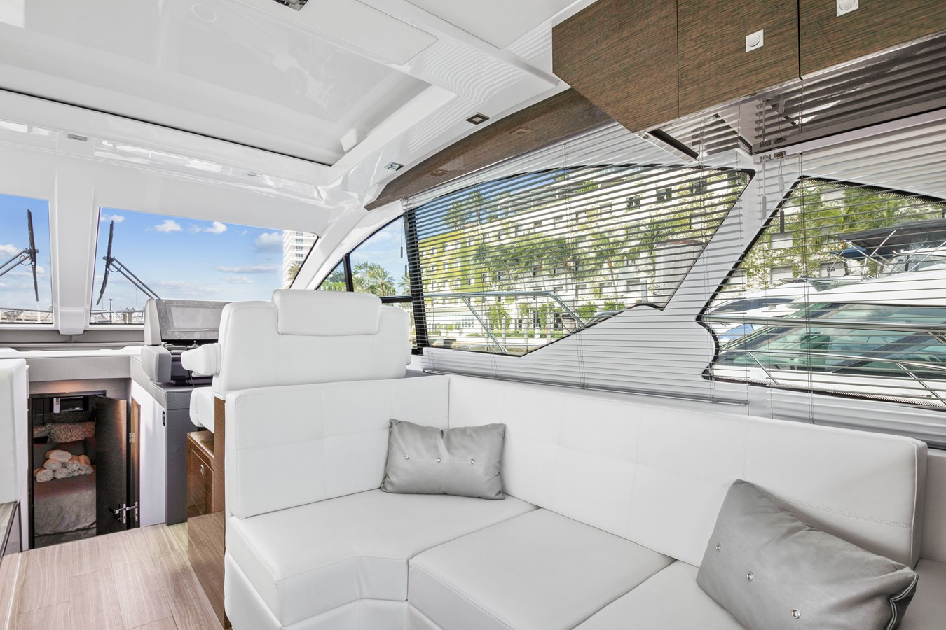 https://arconyachts.ams3.digitaloceanspaces.com/136232/conversions/large_3351944-optimize.jpg