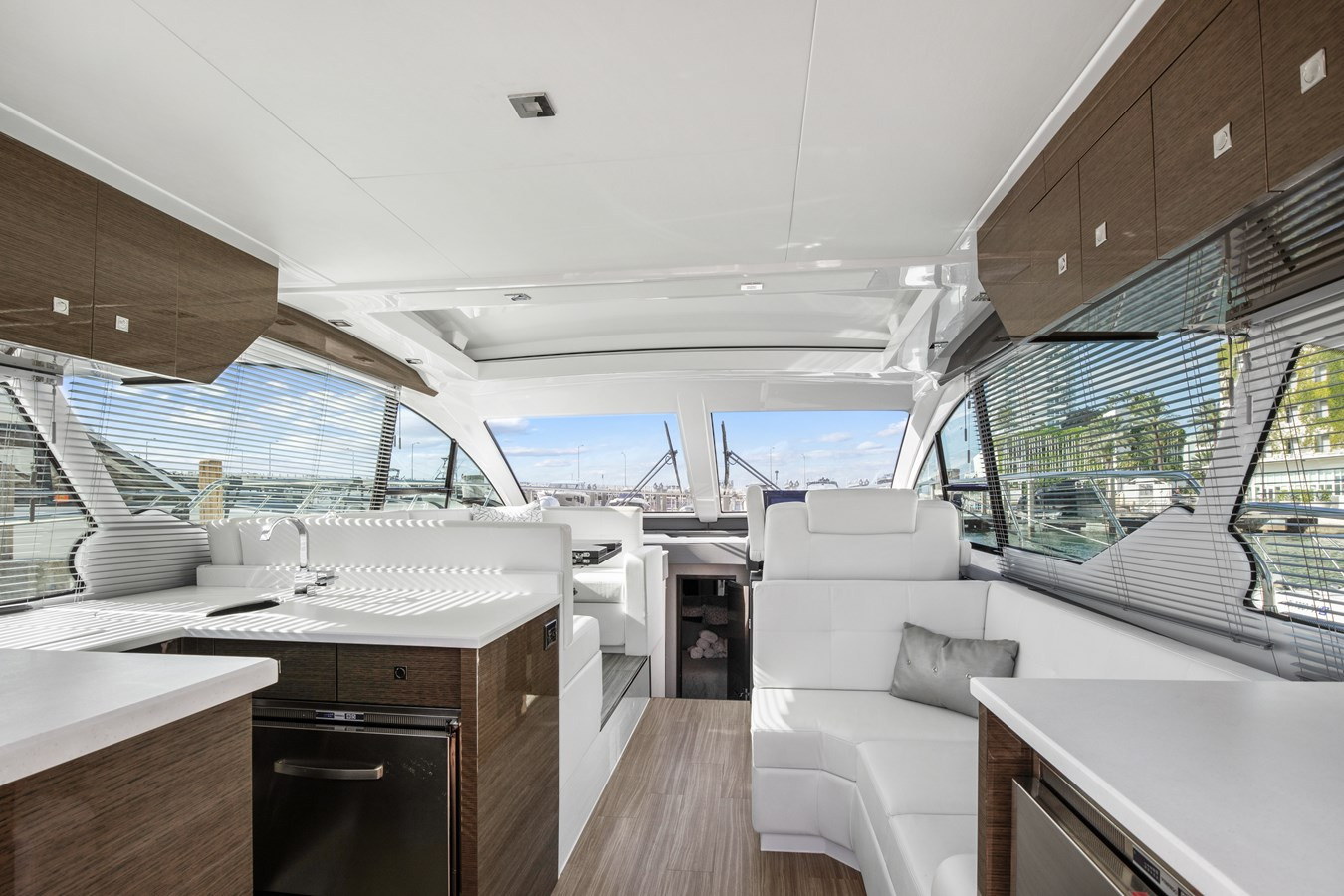 https://arconyachts.ams3.digitaloceanspaces.com/136235/conversions/large_3351945-optimize.jpg
