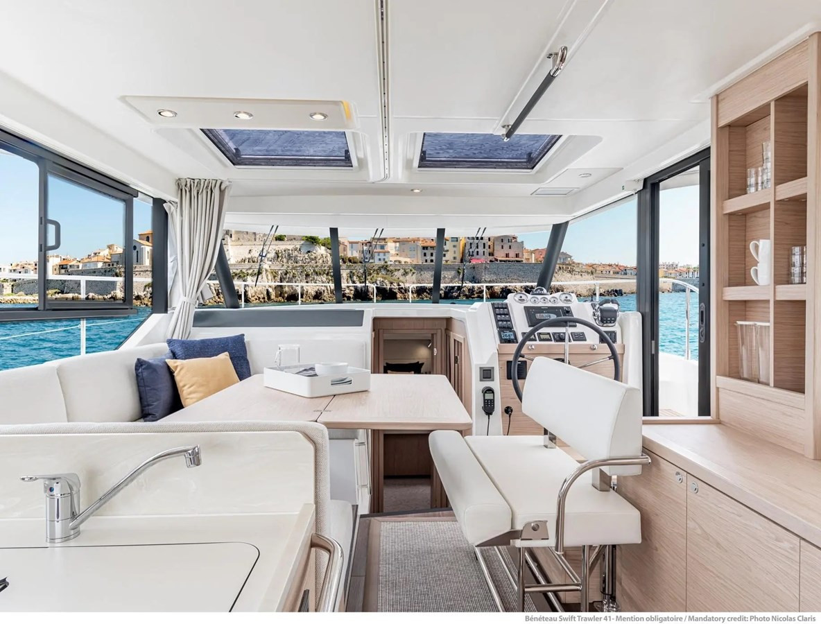 https://arconyachts.ams3.digitaloceanspaces.com/136243/conversions/large_3503299-optimize.jpg
