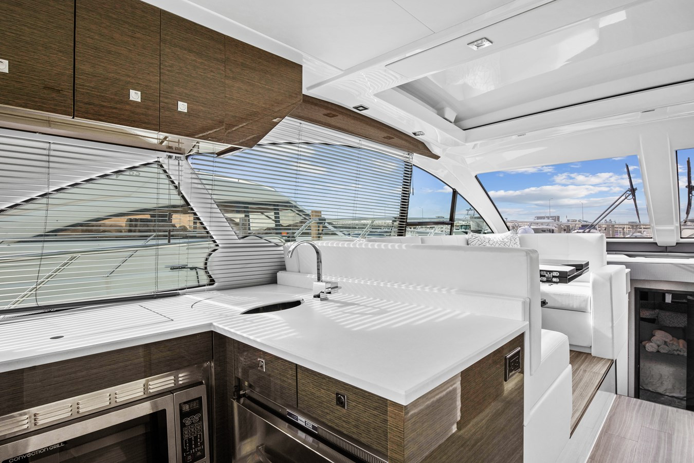 https://arconyachts.ams3.digitaloceanspaces.com/136244/conversions/large_3351948-optimize.jpg