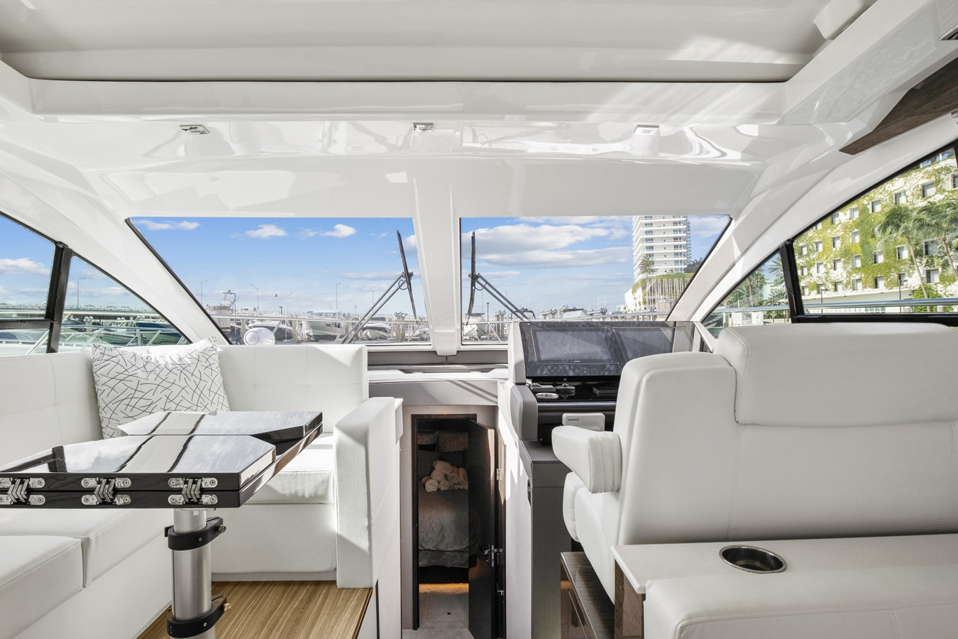 https://arconyachts.ams3.digitaloceanspaces.com/136247/conversions/large_3351949-optimize.jpg