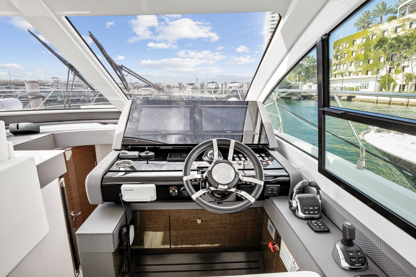 https://arconyachts.ams3.digitaloceanspaces.com/136259/conversions/large_3351953-optimize.jpg