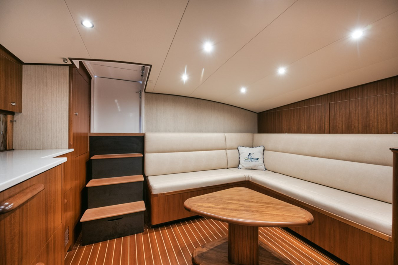 https://arconyachts.ams3.digitaloceanspaces.com/136325/conversions/large_3559547-optimize.jpg