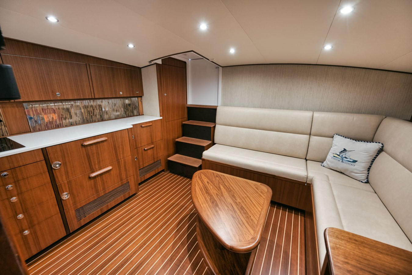 https://arconyachts.ams3.digitaloceanspaces.com/136328/conversions/large_3559549-optimize.jpg