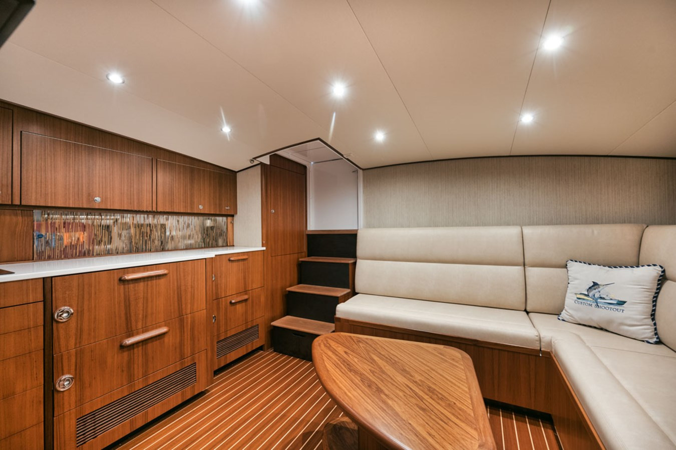 https://arconyachts.ams3.digitaloceanspaces.com/136331/conversions/large_3559548-optimize.jpg