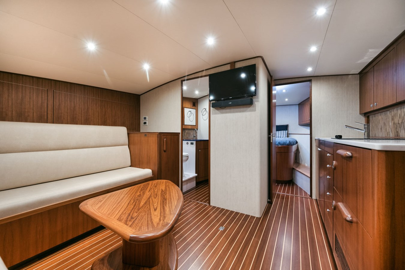 https://arconyachts.ams3.digitaloceanspaces.com/136340/conversions/large_3559551-optimize.jpg