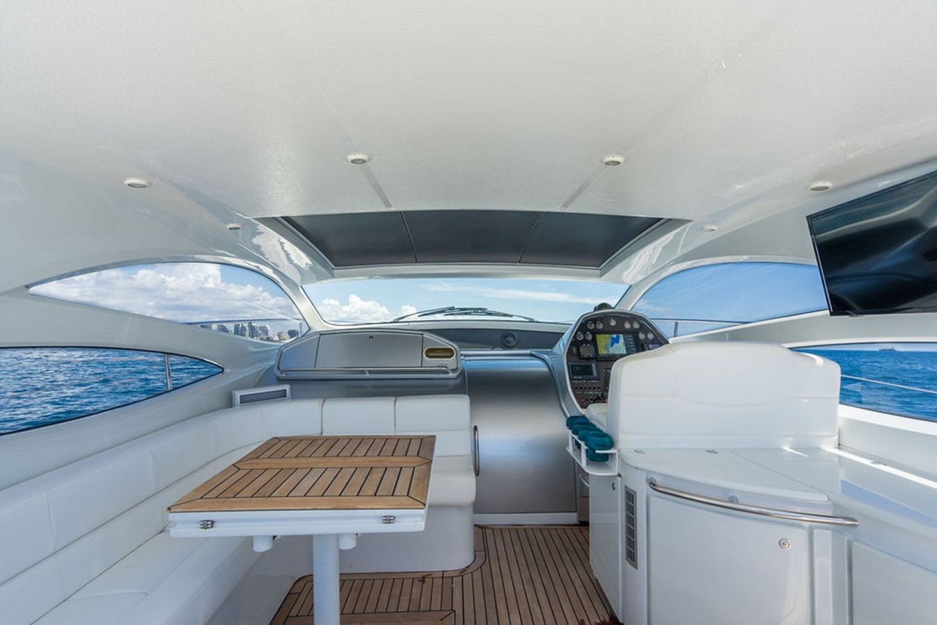 https://arconyachts.ams3.digitaloceanspaces.com/136348/conversions/large_3556834-optimize.jpg