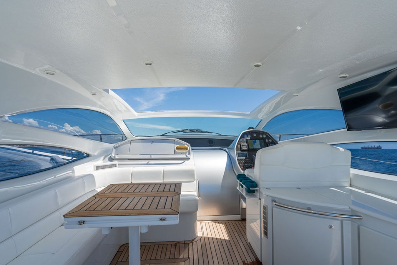 https://arconyachts.ams3.digitaloceanspaces.com/136351/conversions/large_3556835-optimize.jpg
