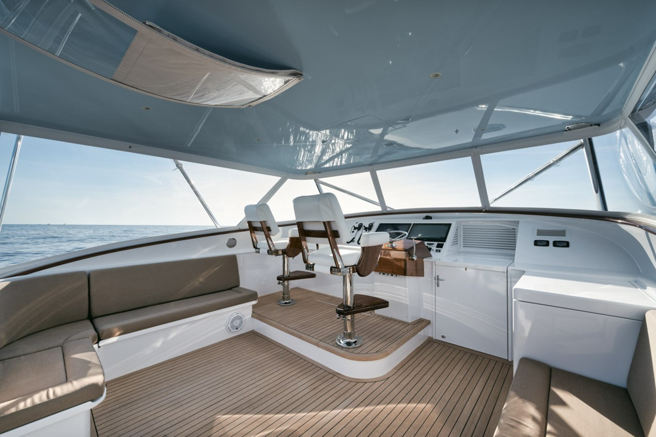 https://arconyachts.ams3.digitaloceanspaces.com/136359/conversions/large_3559536-optimize.jpg
