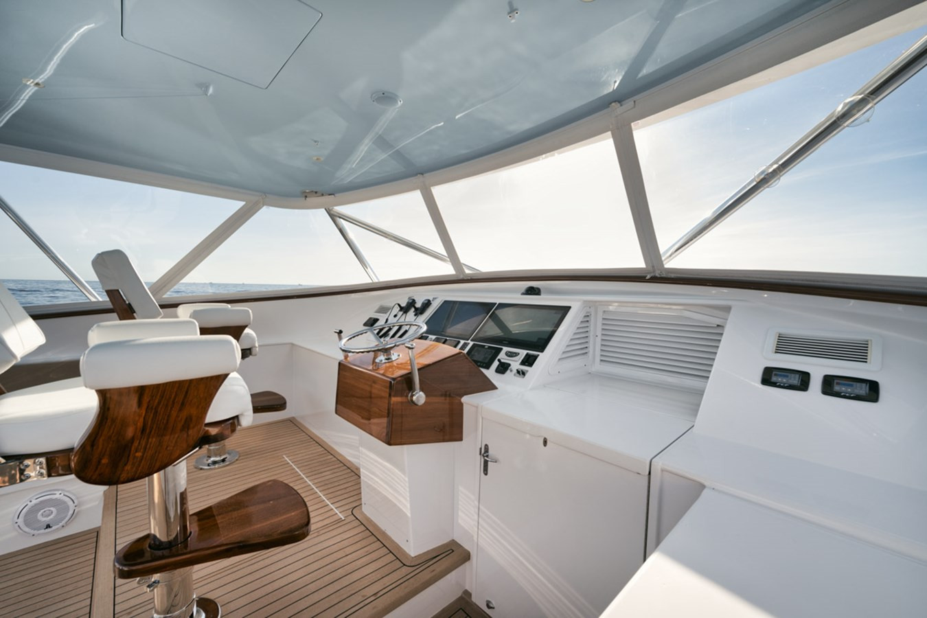 https://arconyachts.ams3.digitaloceanspaces.com/136362/conversions/large_3559537-optimize.jpg