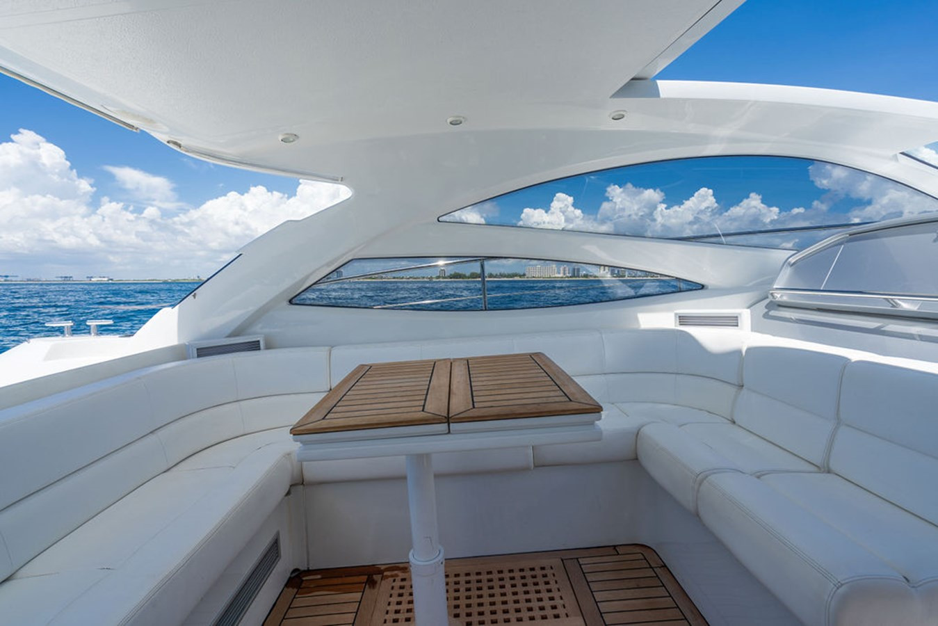https://arconyachts.ams3.digitaloceanspaces.com/136377/conversions/large_3556845-optimize.jpg