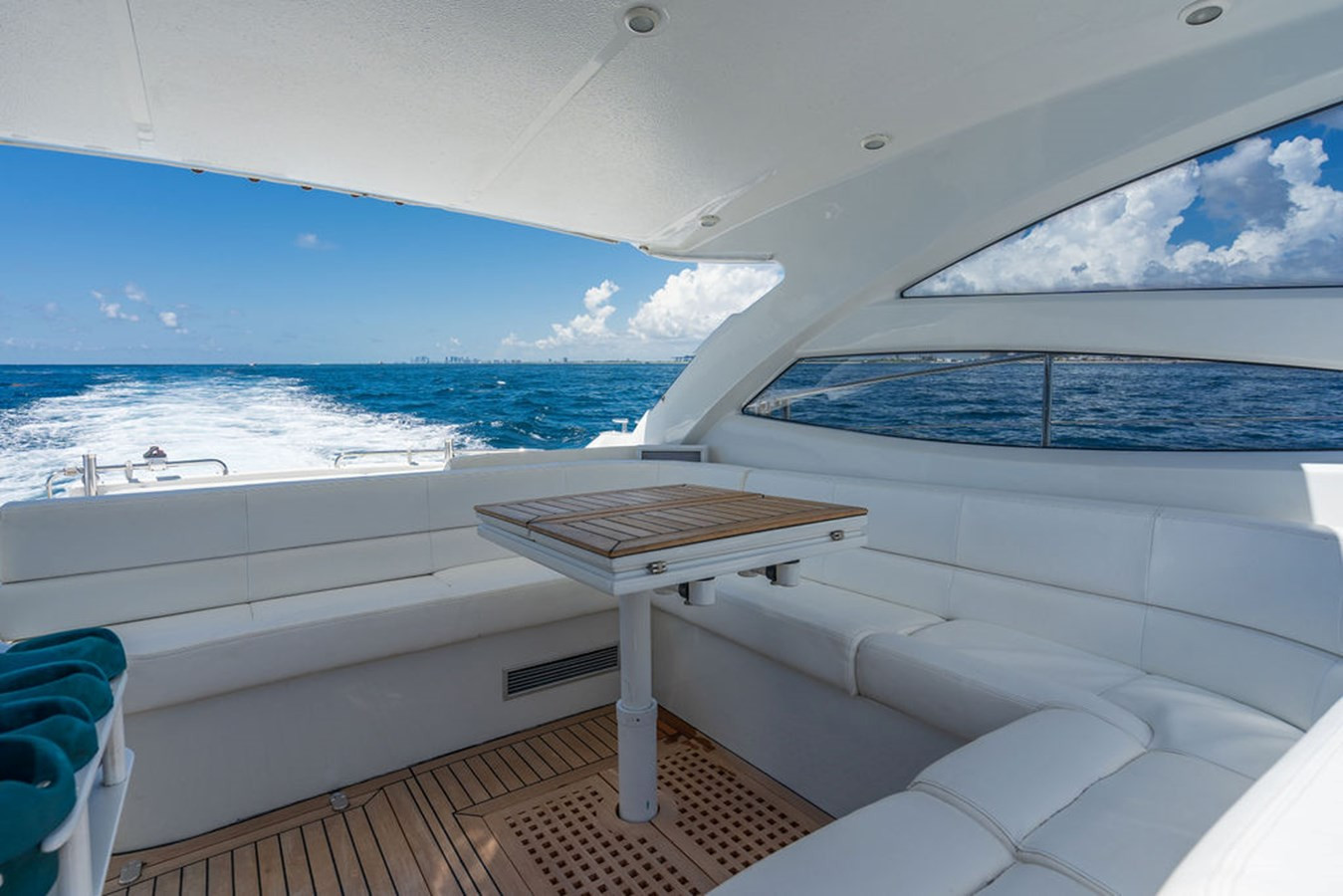 https://arconyachts.ams3.digitaloceanspaces.com/136380/conversions/large_3556846-optimize.jpg