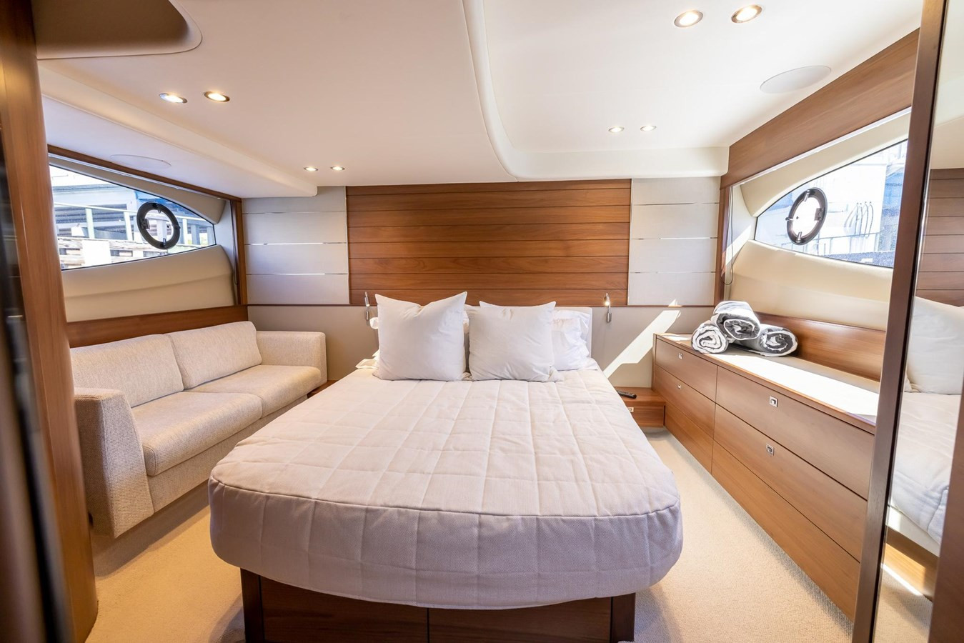https://arconyachts.ams3.digitaloceanspaces.com/136503/conversions/large_3616975-optimize.jpg
