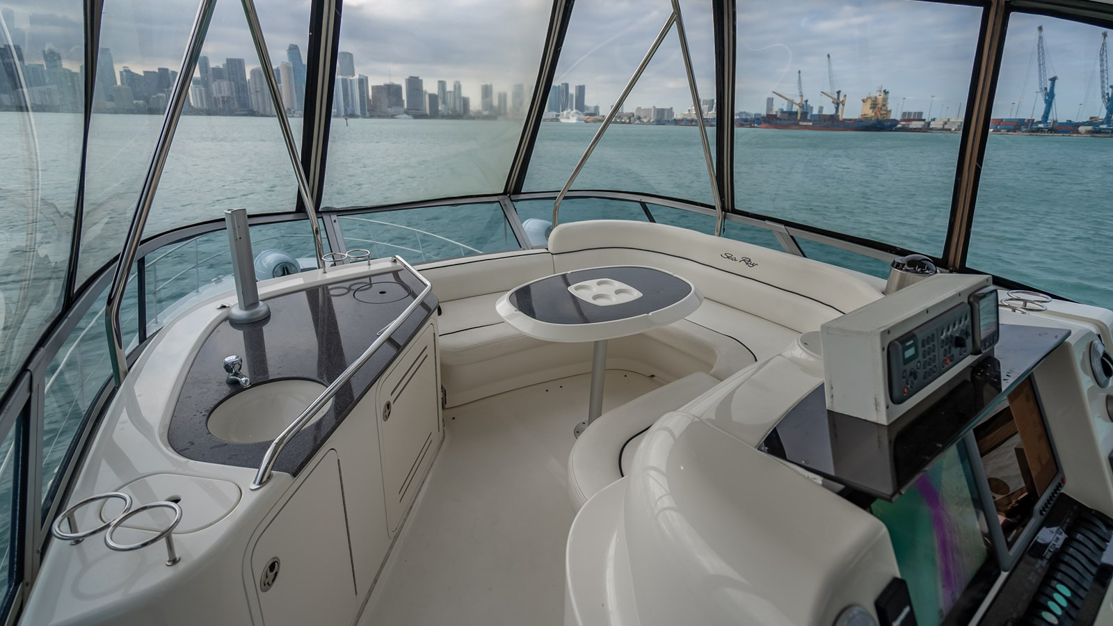 https://arconyachts.ams3.digitaloceanspaces.com/136586/conversions/large_3669376-optimize.jpg