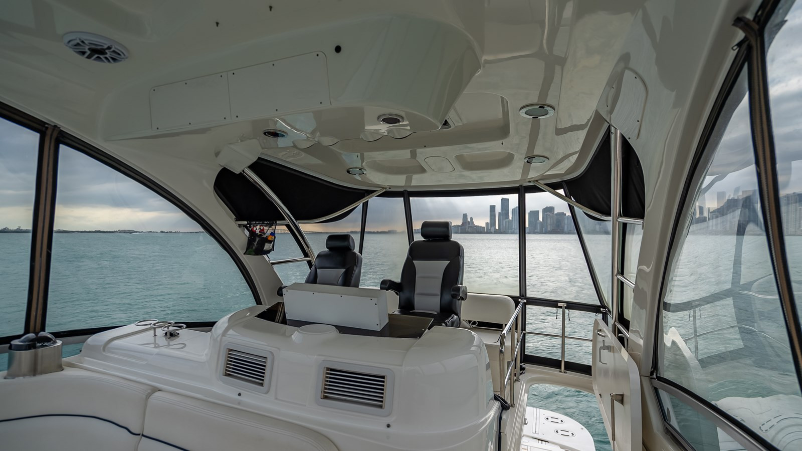 https://arconyachts.ams3.digitaloceanspaces.com/136589/conversions/large_3669377-optimize.jpg