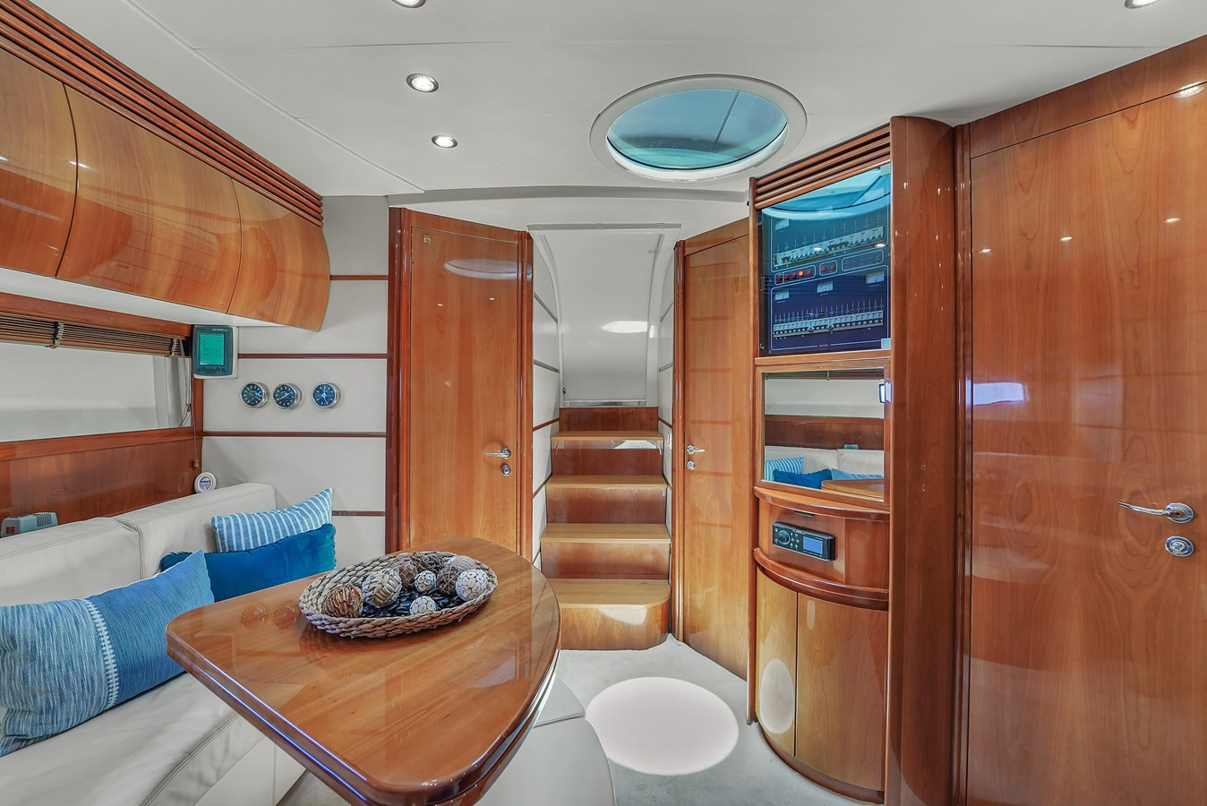 https://arconyachts.ams3.digitaloceanspaces.com/136682/conversions/large_3795362-optimize.jpg