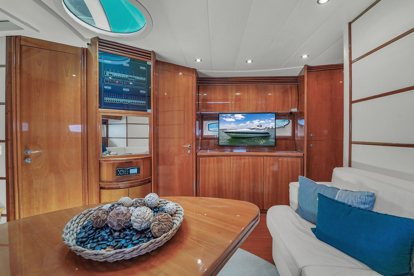https://arconyachts.ams3.digitaloceanspaces.com/136690/conversions/large_3795358-optimize.jpg