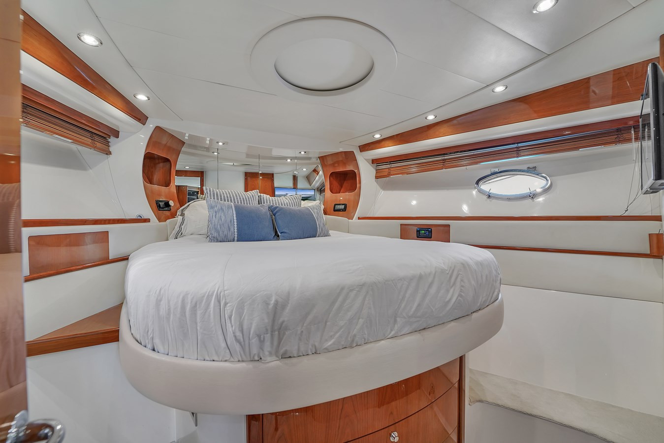 https://arconyachts.ams3.digitaloceanspaces.com/136696/conversions/large_3795355-optimize.jpg