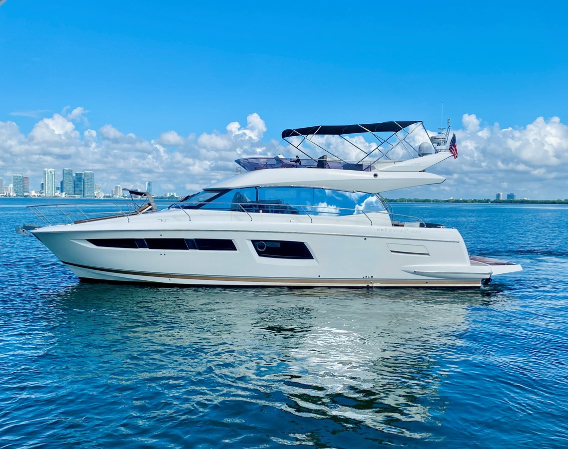 https://arconyachts.ams3.digitaloceanspaces.com/136708/conversions/large_3890063-optimize.jpg