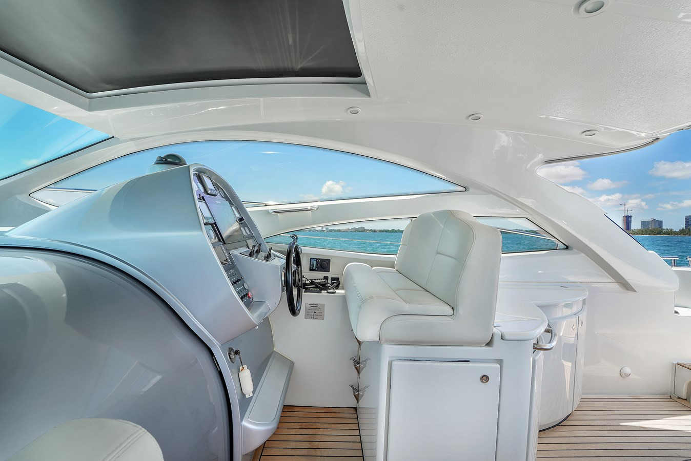 https://arconyachts.ams3.digitaloceanspaces.com/136756/conversions/large_3795378-optimize.jpg