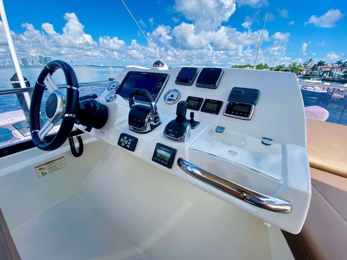 https://arconyachts.ams3.digitaloceanspaces.com/136827/conversions/large_3890106-optimize.jpg