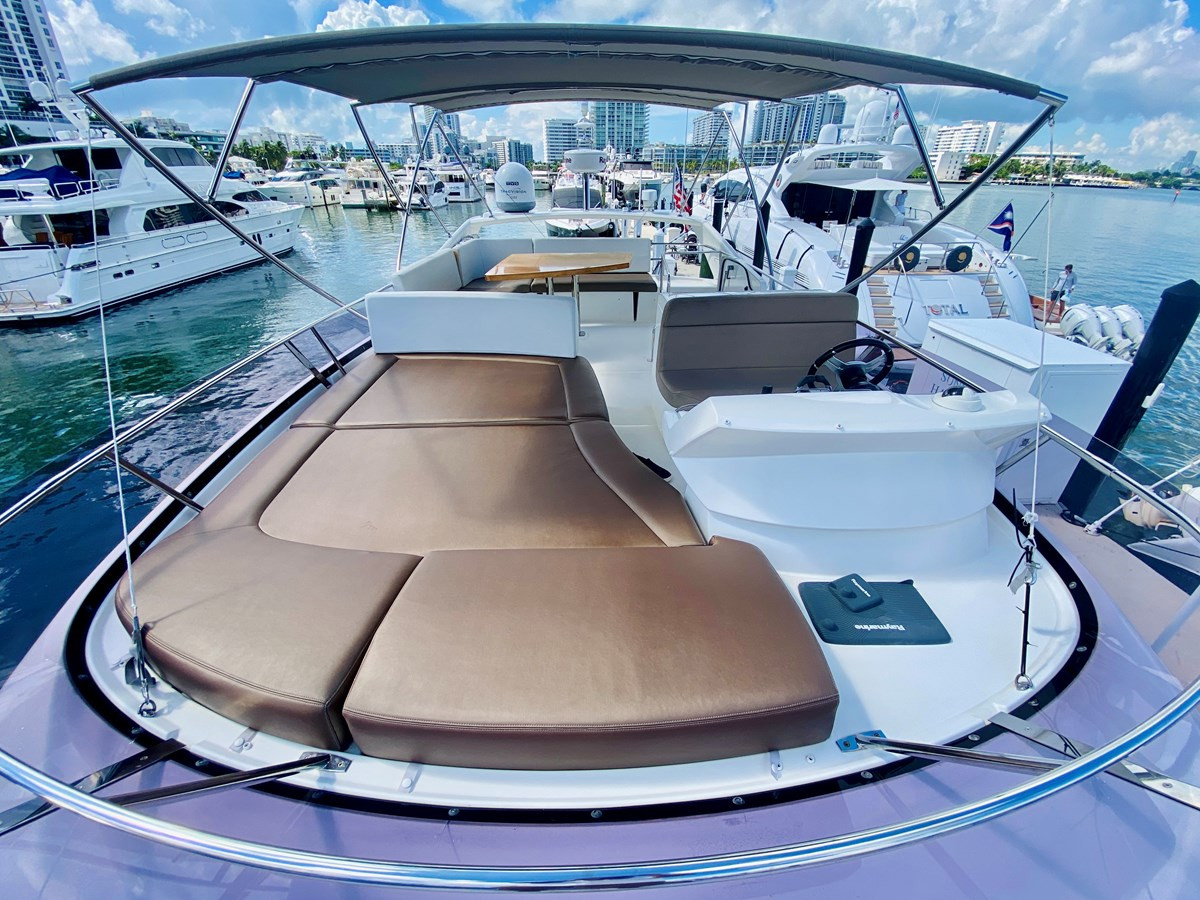 https://arconyachts.ams3.digitaloceanspaces.com/136839/conversions/large_3890110-optimize.jpg
