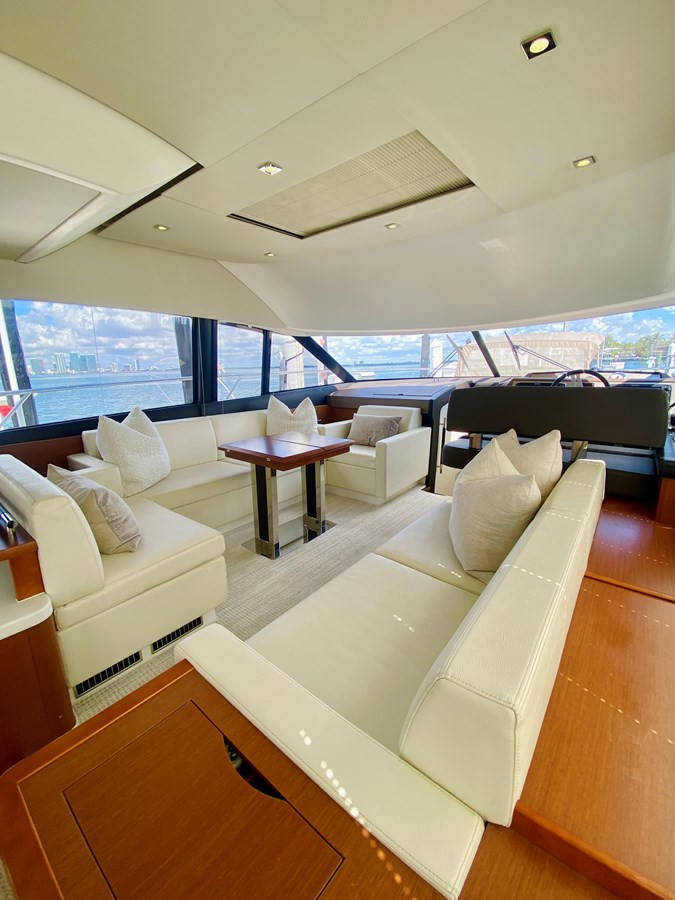 https://arconyachts.ams3.digitaloceanspaces.com/136860/conversions/large_3890117-optimize.jpg