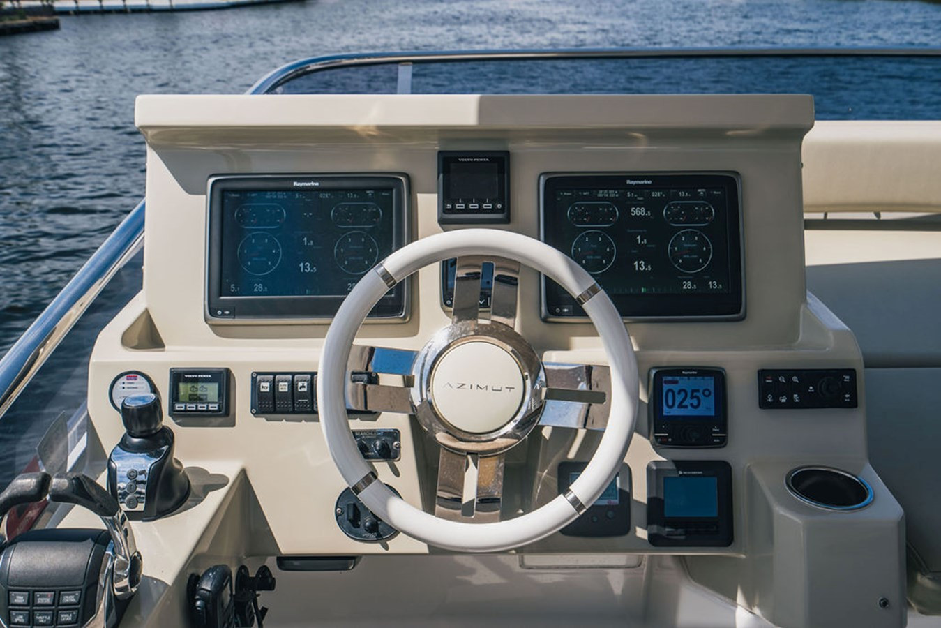 https://arconyachts.ams3.digitaloceanspaces.com/136904/conversions/large_3946259-optimize.jpg