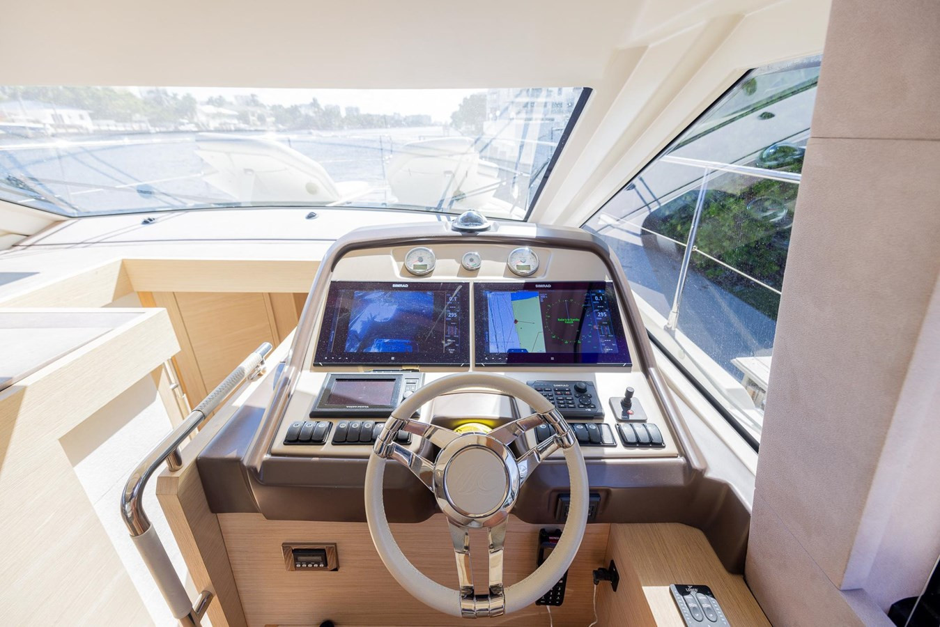 https://arconyachts.ams3.digitaloceanspaces.com/137013/conversions/large_4065447-optimize.jpg