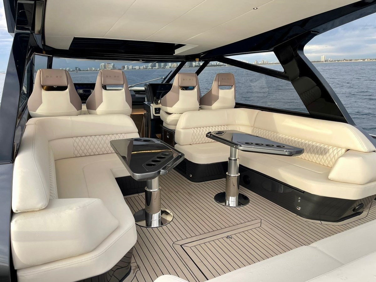 https://arconyachts.ams3.digitaloceanspaces.com/137064/conversions/large_4081889-optimize.jpg