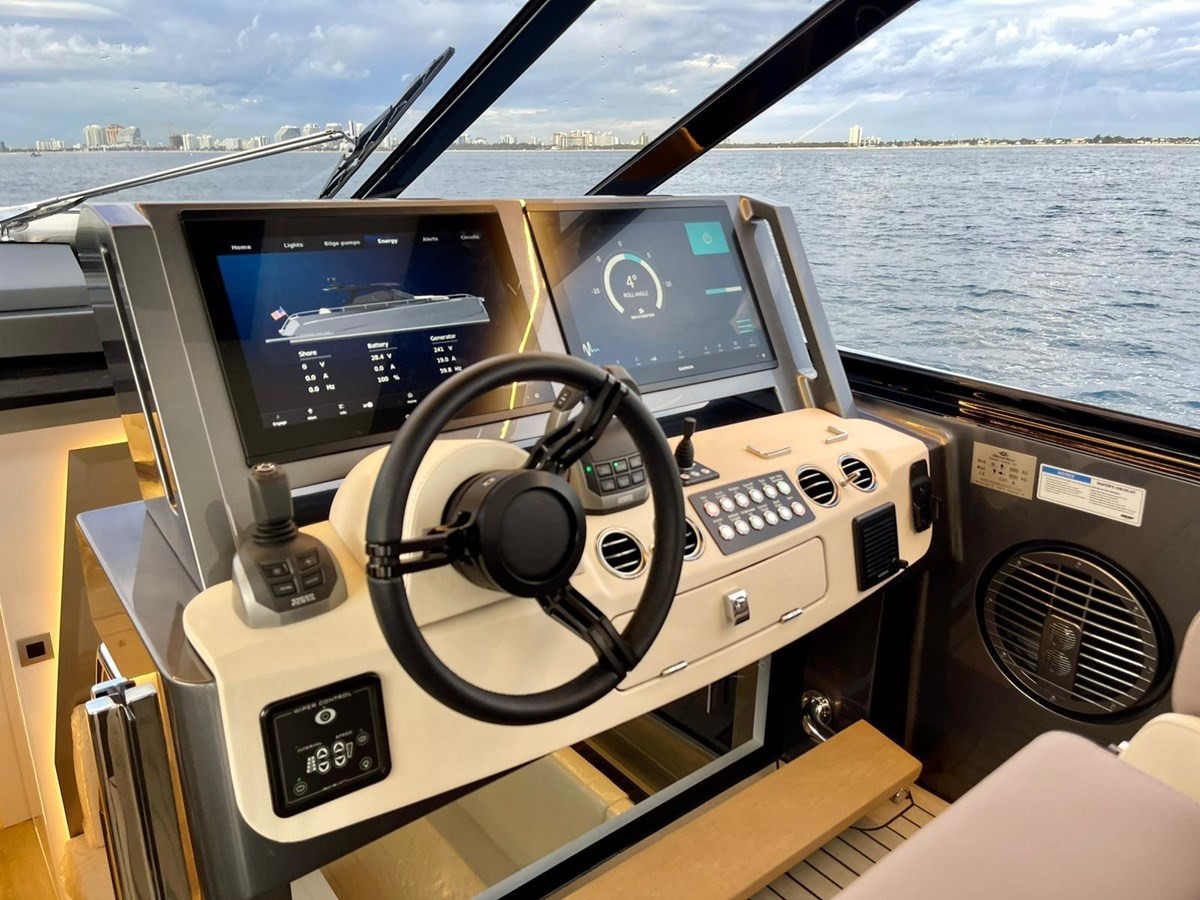 https://arconyachts.ams3.digitaloceanspaces.com/137073/conversions/large_4081902-optimize.jpg